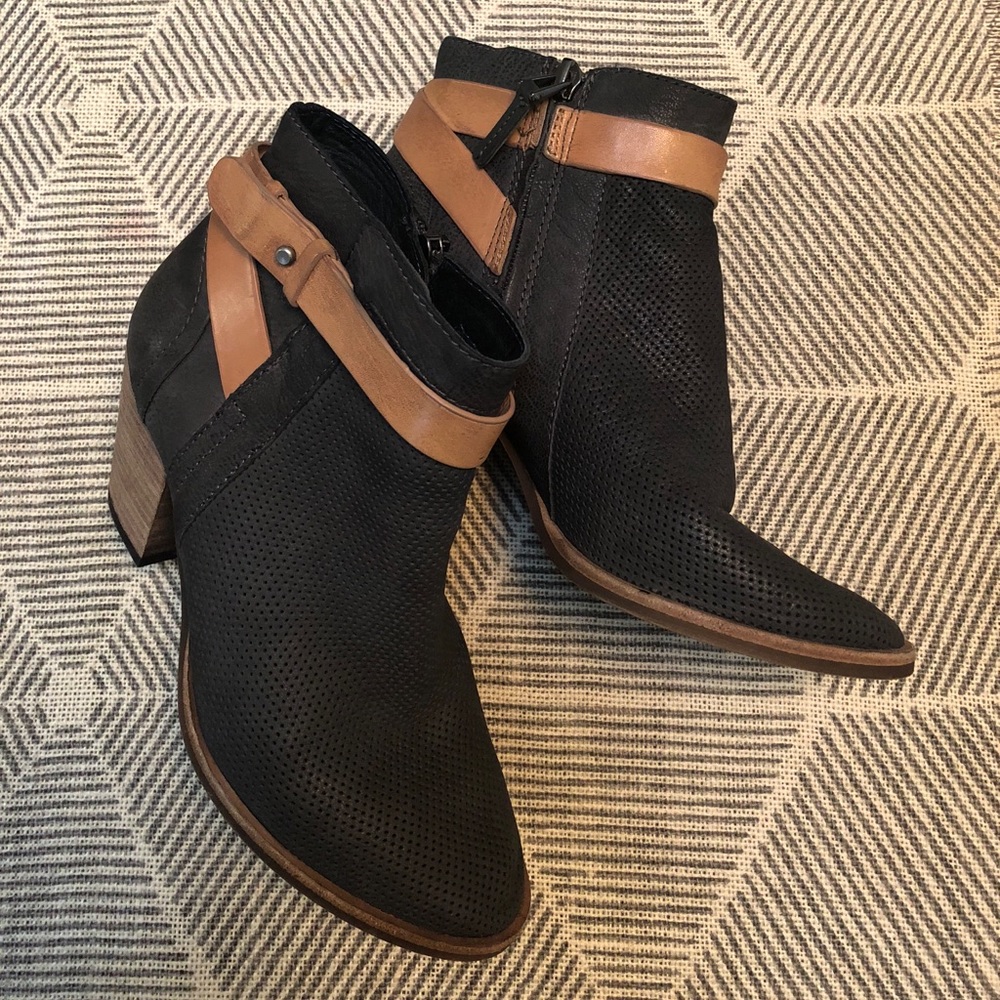 Dolce vita gray zip up bootie